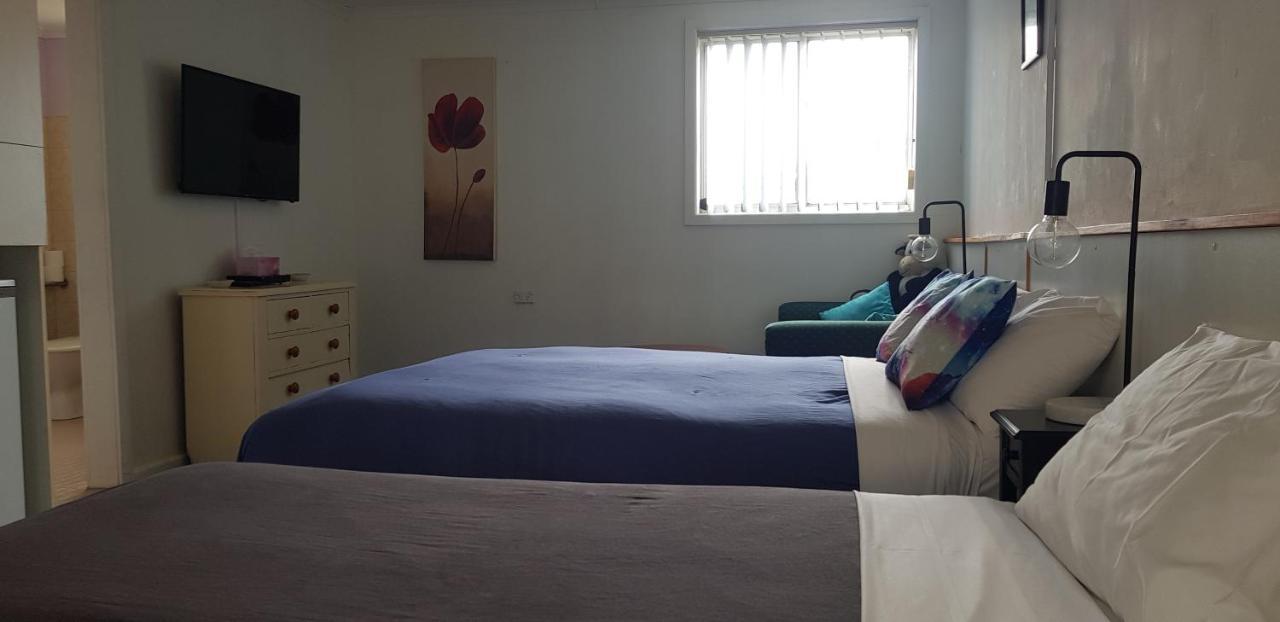 Clunes Motel Екстериор снимка