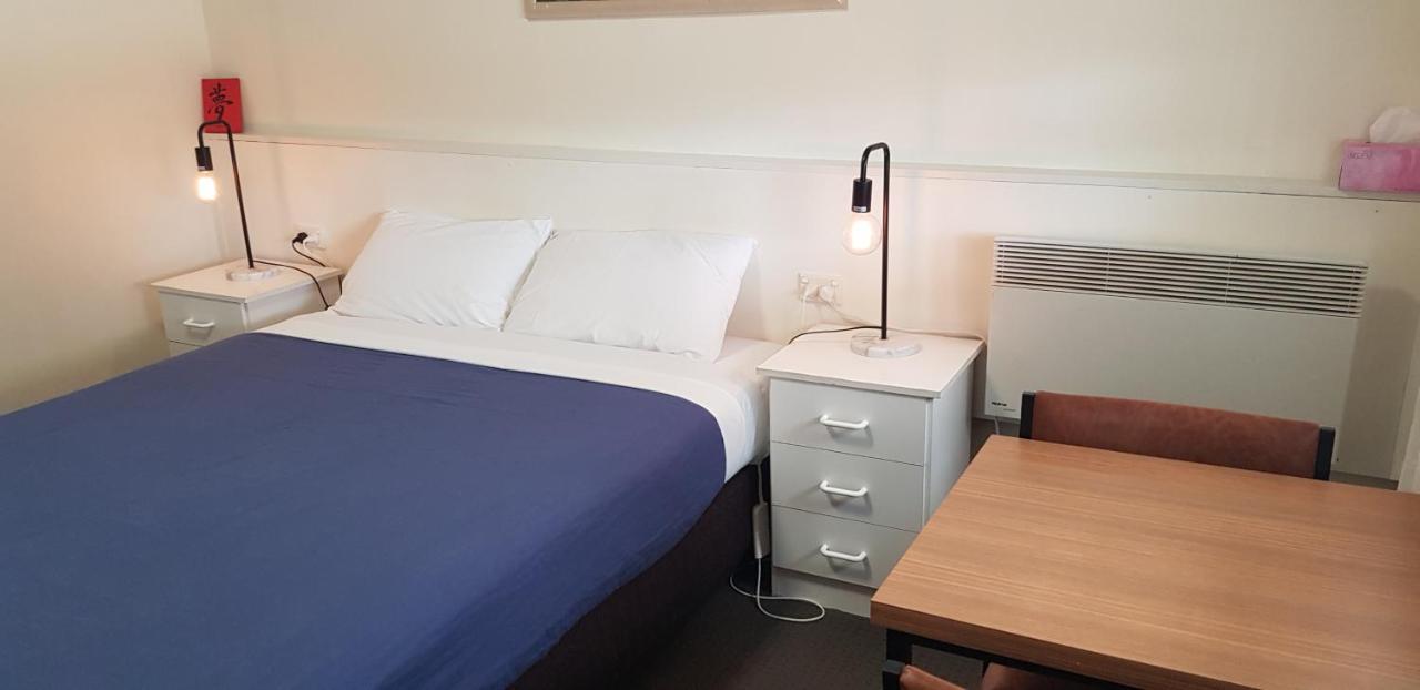 Clunes Motel Екстериор снимка