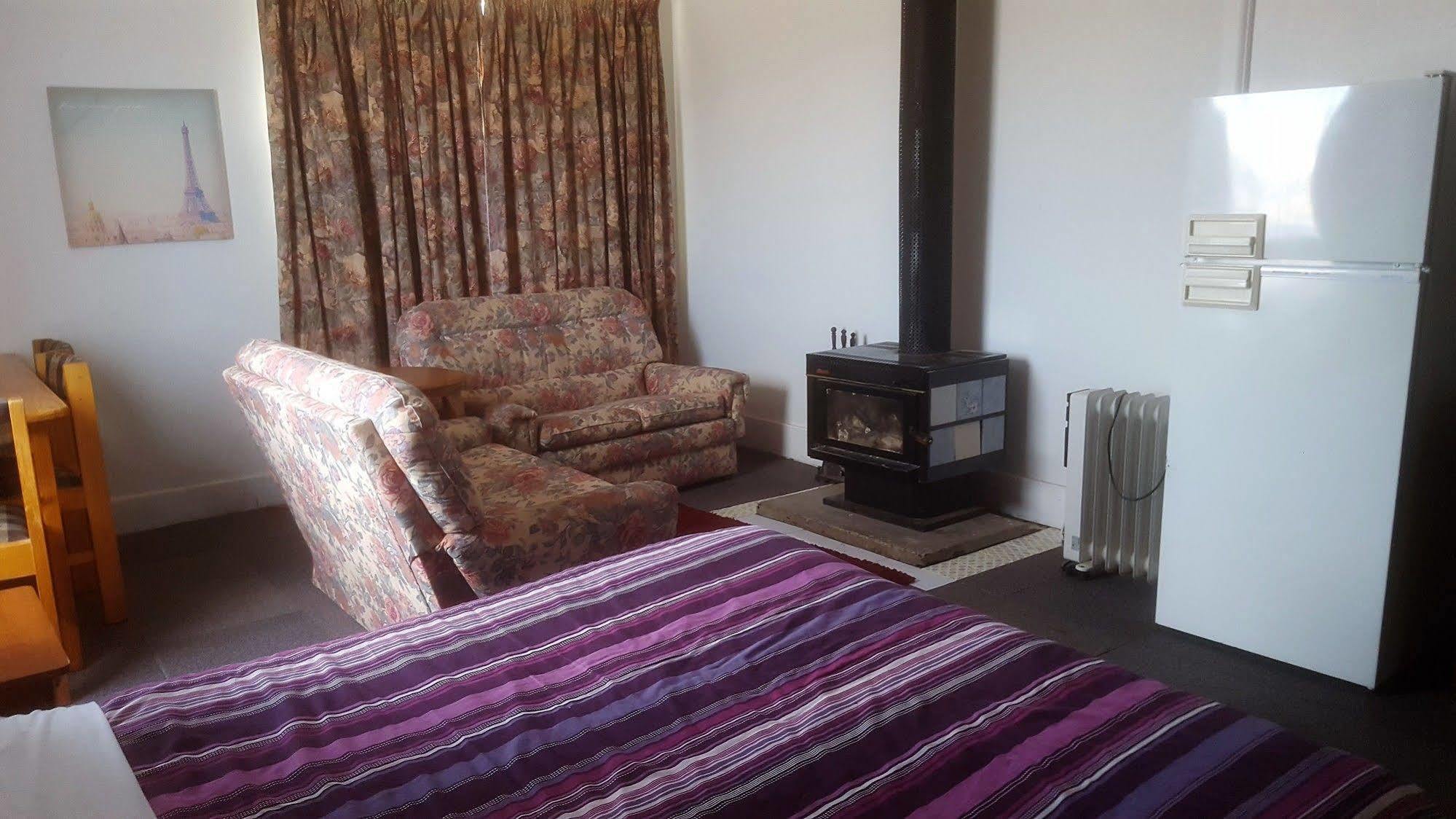 Clunes Motel Екстериор снимка