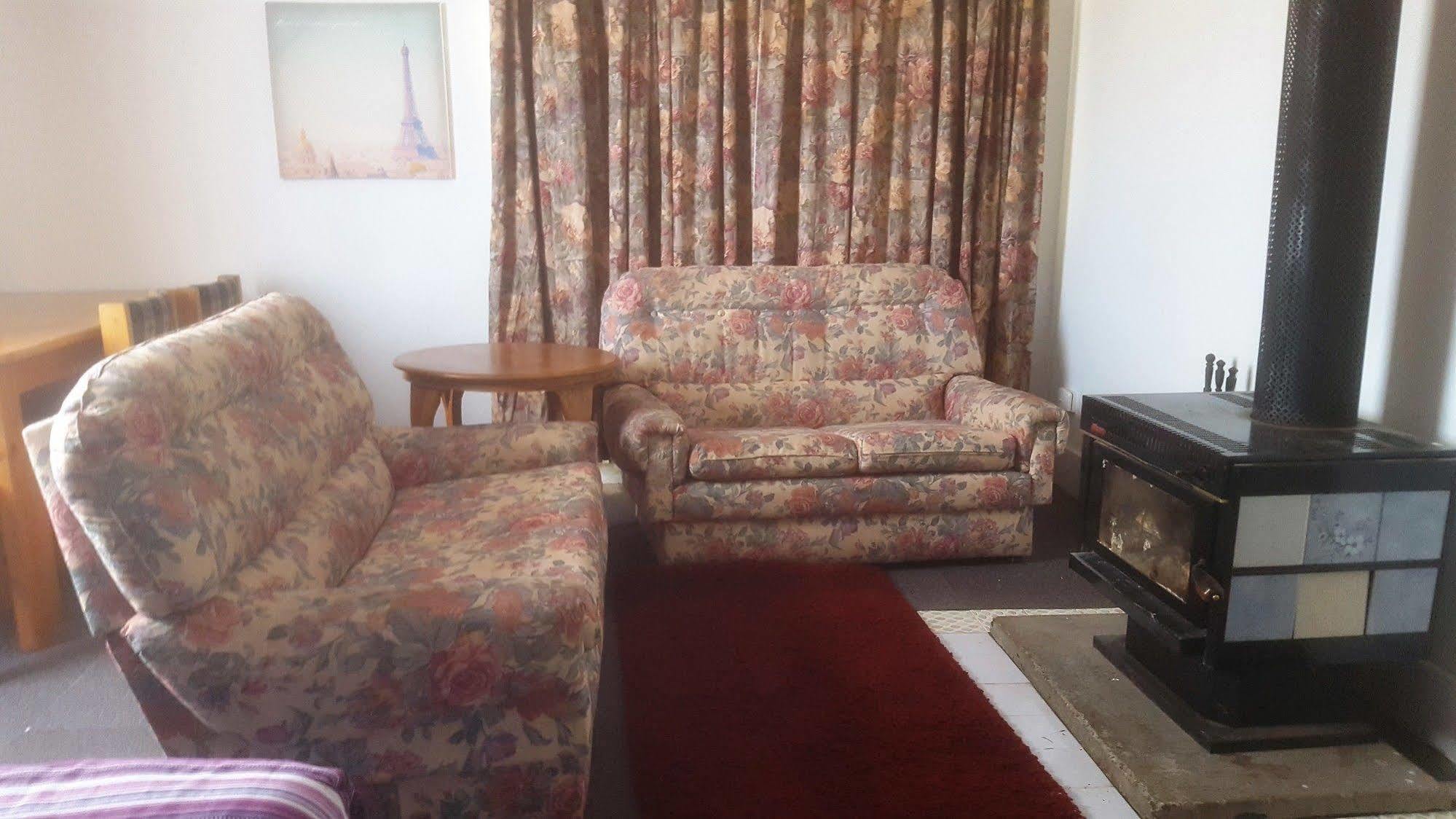 Clunes Motel Екстериор снимка