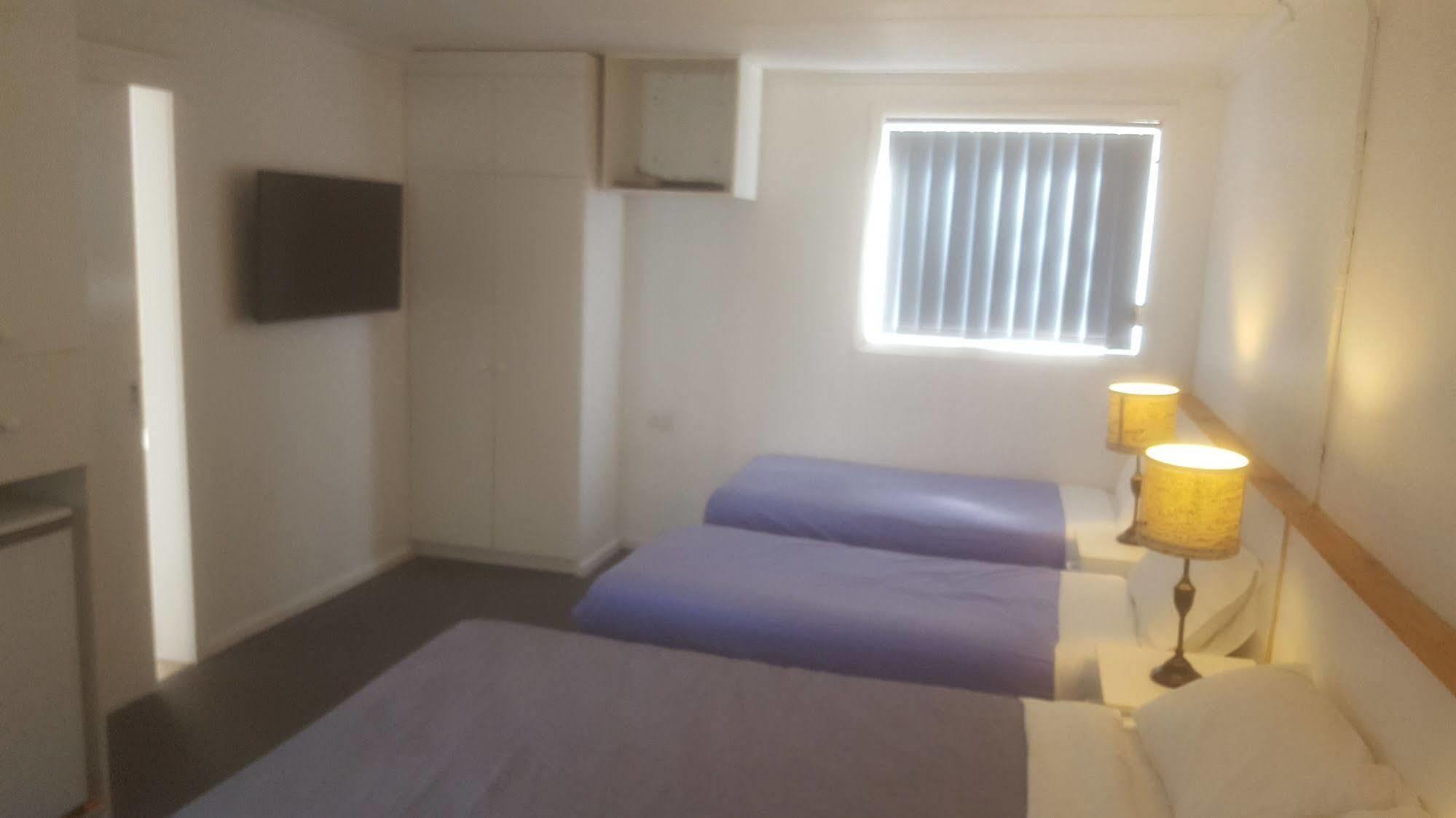 Clunes Motel Екстериор снимка