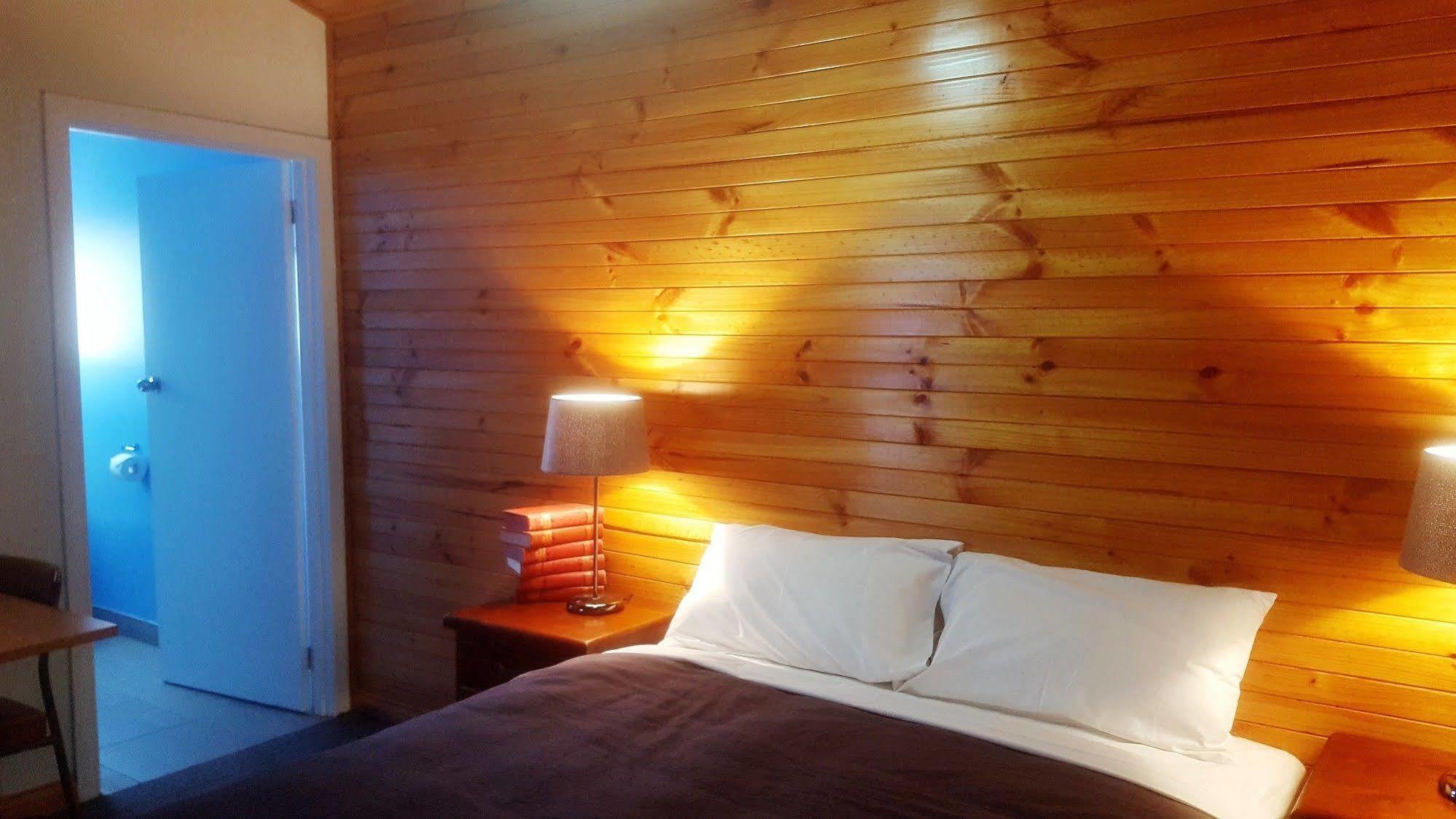 Clunes Motel Екстериор снимка