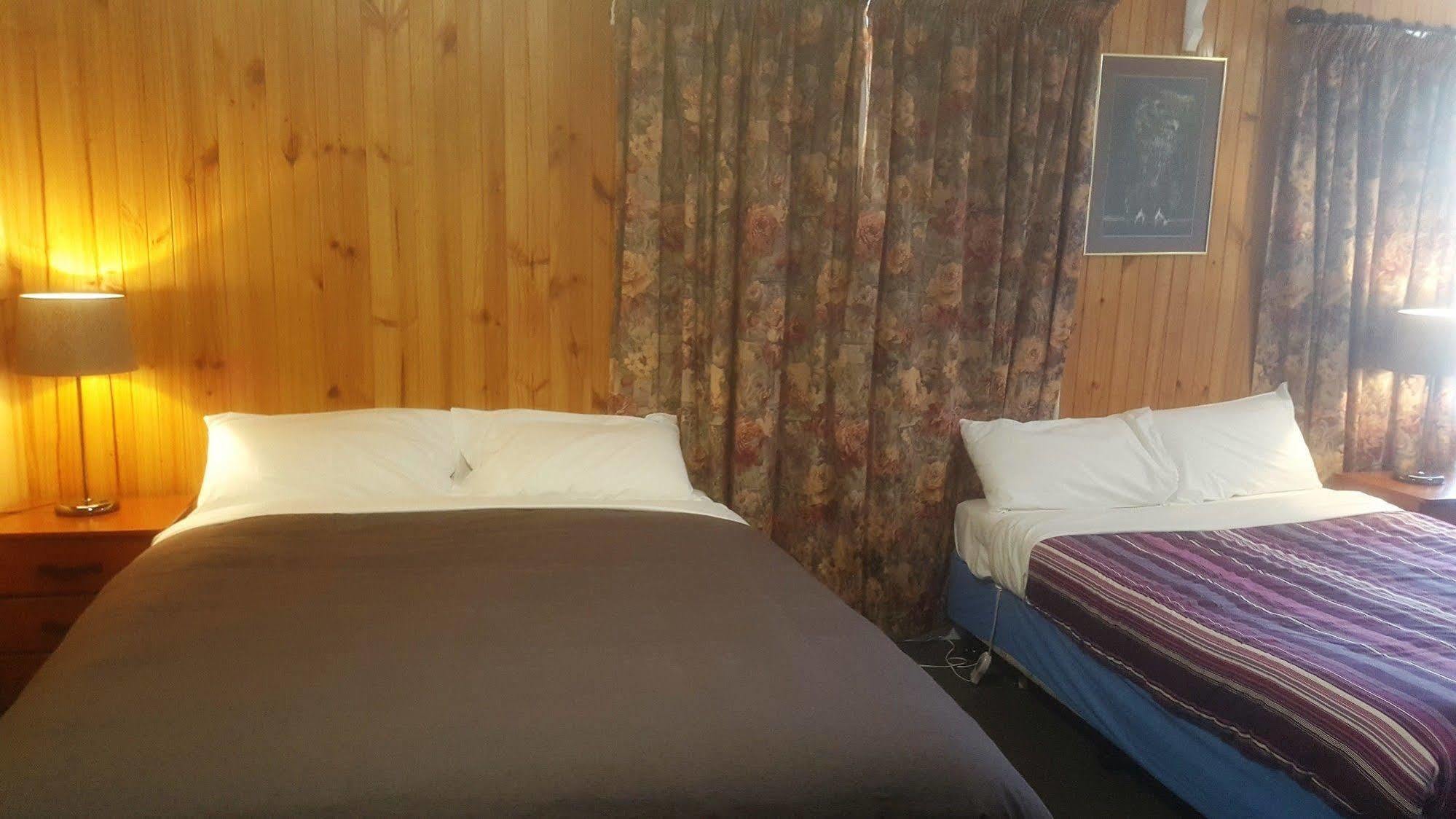 Clunes Motel Екстериор снимка