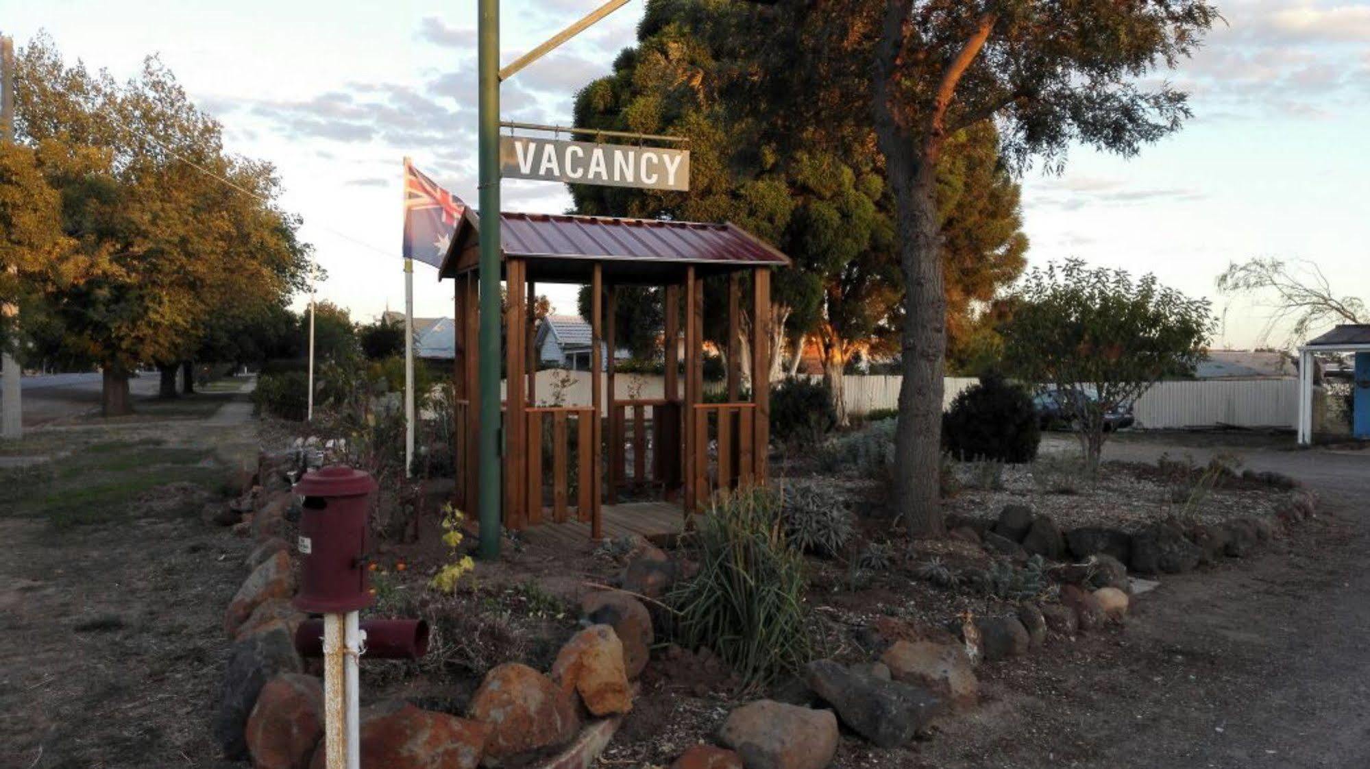 Clunes Motel Екстериор снимка